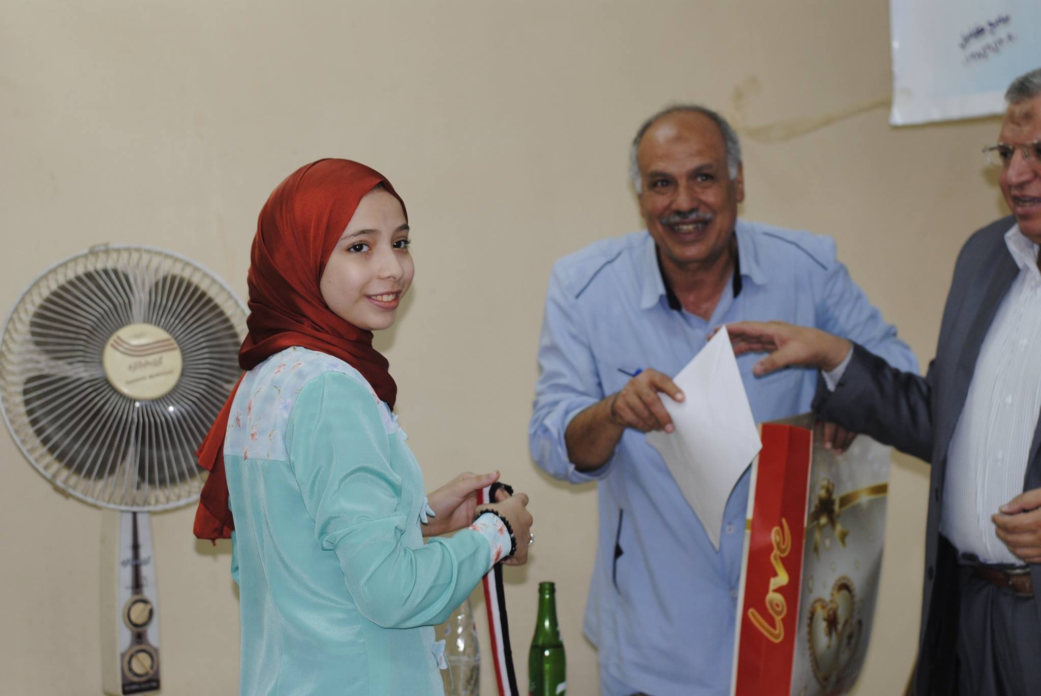 بالصور.. نقابة المهن العلمية بالشرقية تكرم أبناء العلميين المتفوقين 2 نقابة المهن التعليمية تكرم أبناء المعلمين المتفوقين 99