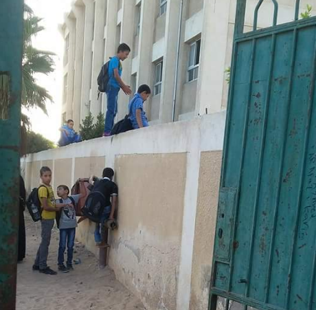 هروب جماعي للتلاميذ من فوق أسوار مدارس «إكياد» بفاقوس 1 %d9%87%d8%b1%d9%88%d8%a8-%d8%ac%d9%85%d8%a7%d8%b9%d9%89-%d9%85%d9%86-%d9%85%d8%af%d8%b1%d8%b3%d8%a9-%d8%a8%d9%81%d8%a7%d9%82%d9%88%d8%b3