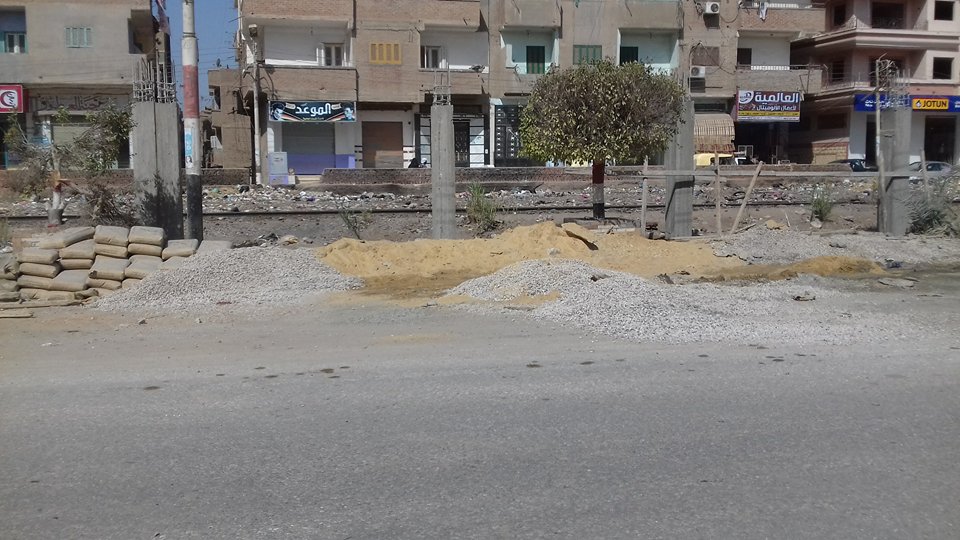 بالصور.. تجديد وإنشاء السكة الحديد بمدينة ههيا 1 14686255_1746963295563885_318339904_n