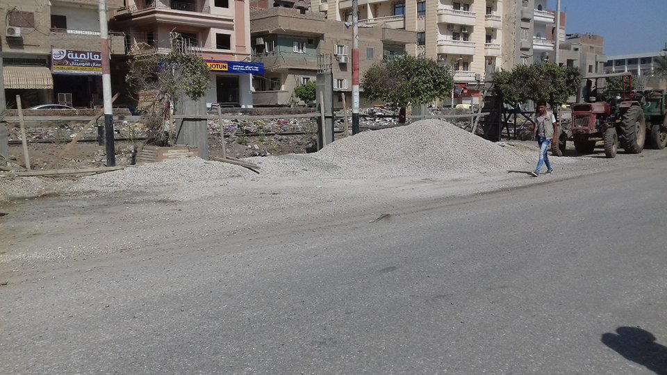 بالصور.. تجديد وإنشاء السكة الحديد بمدينة ههيا 3 14696957_1746963238897224_878707863_n
