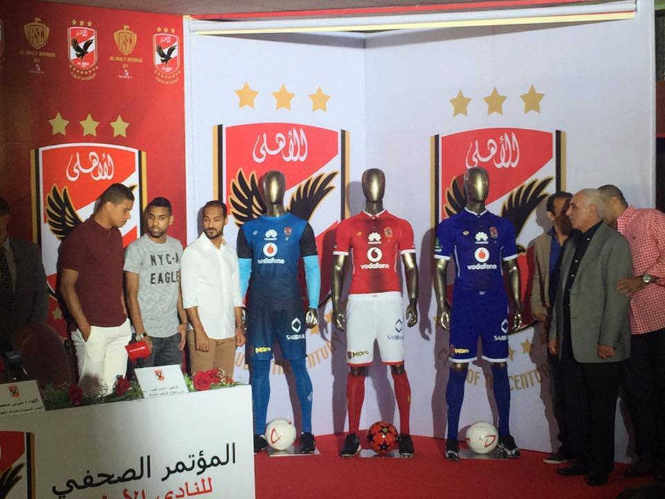 بالصور.. الأهلي يكشف عن الزي الجديد 2 14705652_1640026992680432_4489257349203124926_n
