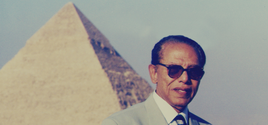 30 معلومة عن «مصطفى محمود» لم تكن تعرفها من قبل.. تعرف عليها 1 30 محطة في حياة مصطفى محمود شرب الخمر.. وعزف وراء الراقصة تحية سوست