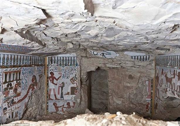 الآثار كتشاف مقبرتين منحوتتين في الصخر غرب أسوان