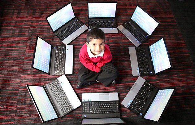 السن 5 سنوات .. المهنـة خبيــر كمبيــوتر من مايكـروسوفت