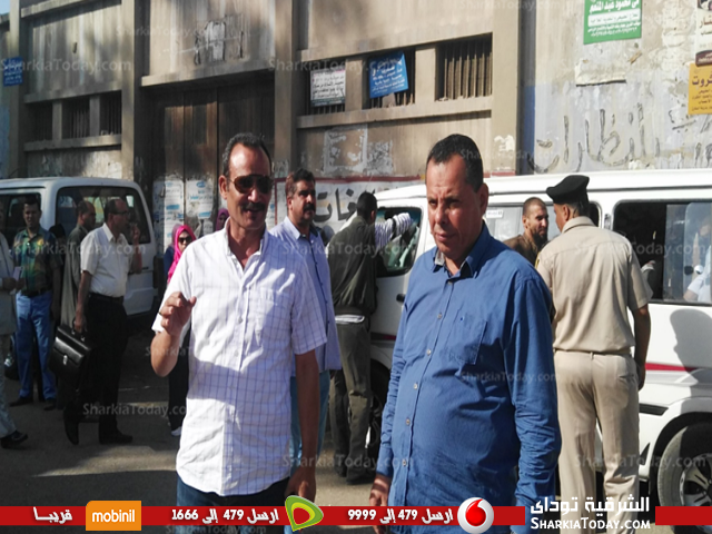 رئيس مدينة فاقوس يتواجد في موقف الزقازيق لمتابعة شكاوى الطلاب