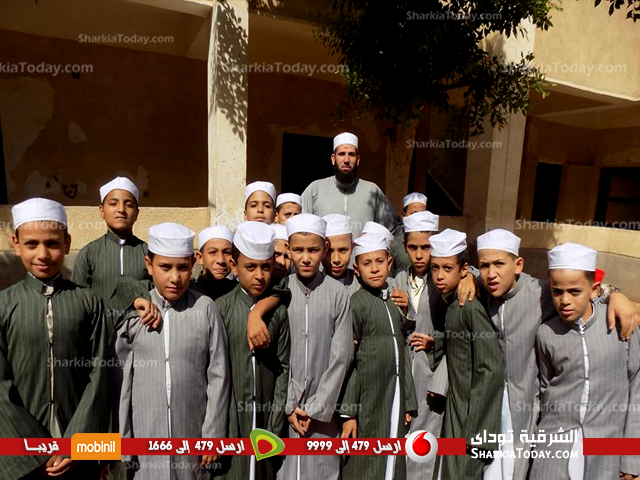 لأول مرة في الشرقية.. طلاب معهد إبتدائي بأبوحماد يرتدون الزي الأزهري 2 %d8%b7%d9%84%d8%a7%d8%a8-%d9%85%d8%b9%d9%87%d8%af-%d8%a5%d8%a8%d8%aa%d8%af%d8%a7%d8%a6%d9%8a-%d8%a8%d8%a3%d8%a8%d9%88%d8%ad%d9%85%d8%a7%d8%af-%d9%8a%d8%b1%d8%aa%d8%af%d9%88%d9%86-%d8%a7%d9%84%d8%b2