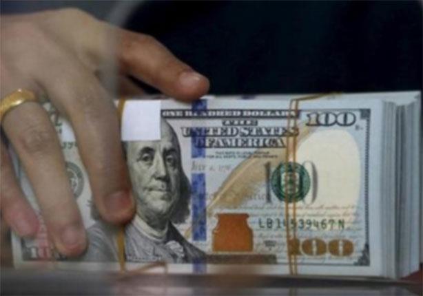 كيف تأثرت تحويلات المصريين بالخارج بالأزمة الاقتصادية؟