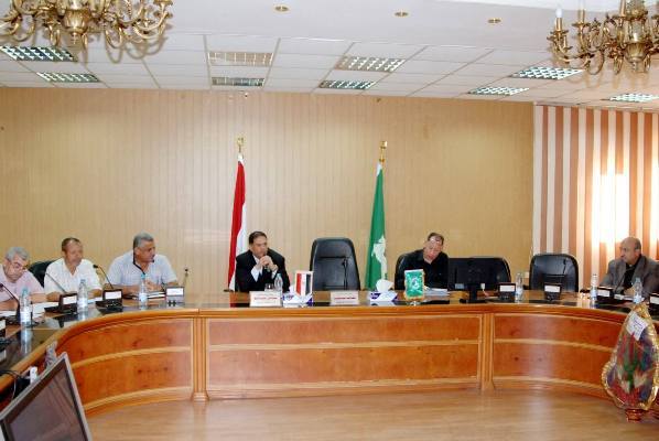 نائب محافظ الشرقية يناقش معوقات تنفيذ مشروعات مياه الشرب بالمراكز