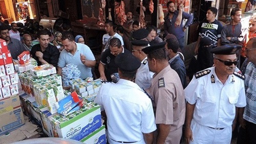 ضبط 6 كليو أكياس سوداء وورق صحف بمحل بقالة بفاقوس 17 و ورق صحف بمحل بقالة بفاقوس