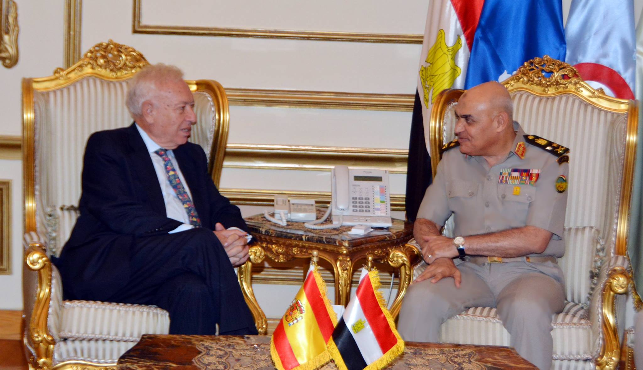 وزير الدفاع يلتقي وفد أسباني لتعزيز العلاقات بين البلدين 1 %d9%88%d8%b2%d9%8a%d8%b1-%d8%a7%d9%84%d8%af%d9%81%d8%a7%d8%b9-%d9%88%d8%a7%d9%84%d8%a5%d9%86%d8%aa%d8%a7%d8%ac-%d8%a7%d9%84%d8%ad%d8%b1%d8%a8%d9%8a-%d8%a3%d8%b9%d8%aa%d8%b2-%d8%a8%d8%b2%d9%8a%d8%a7
