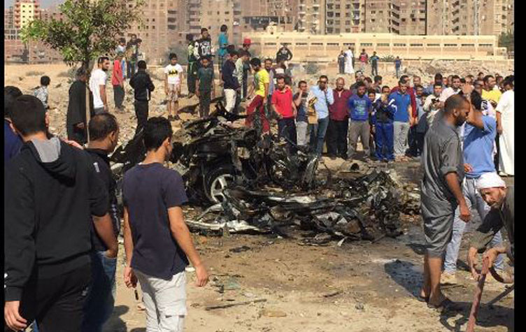 انفجار داخل سيارة بمدينة نصر.. وخبراء المفرقات تنتقل للفحص 12 انفجار داخل سيارة بمدينة نصر.. وخبراء المفرقات تنتقل للفحص