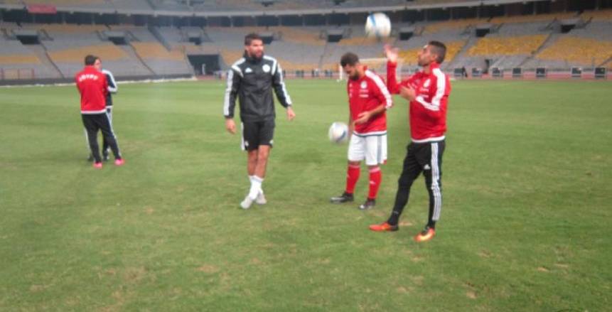 وصول صلاح والنني لمعسكر المنتخب في برج العرب 13 تدريبات المنتخب