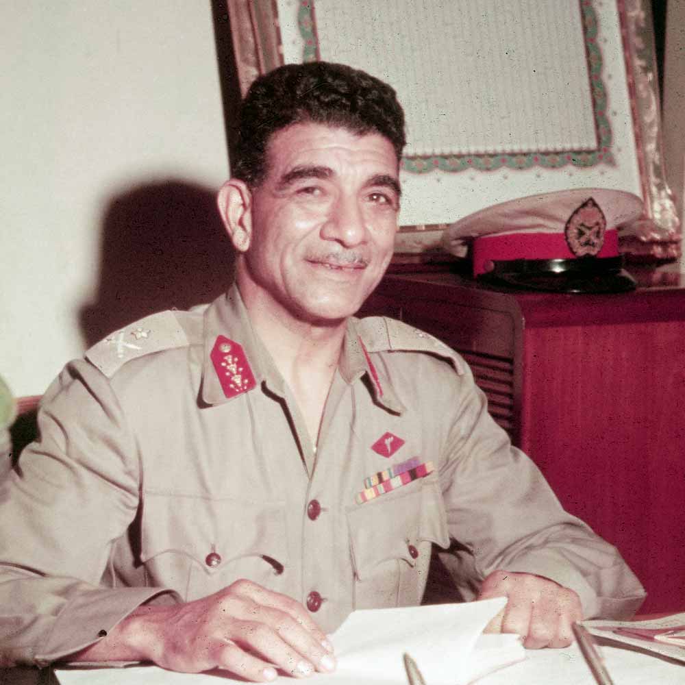 قصة 30 جلدة تلقاها محمد نجيب على ظهره «استسلمت للعقوبة المؤلمة دون أن أتحرك