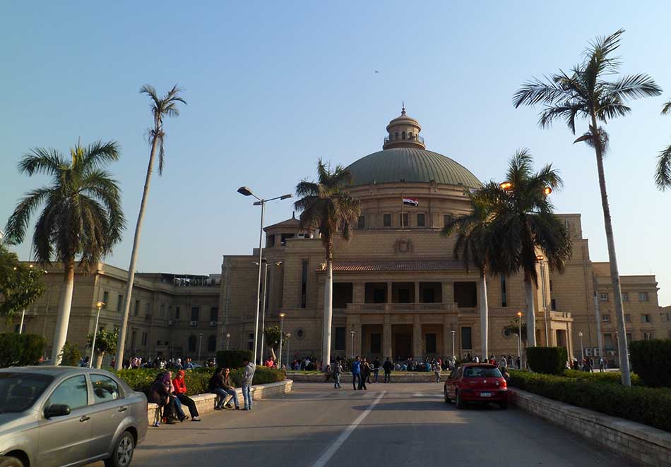 وقف طبيبين عن العمل بعد تورطهما في شبكة لتجارة الأعضاء 1 CAIRO UNIVERSITY