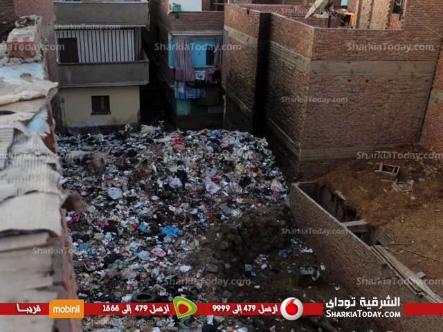 بالفيديو.. صرخة أهالى بنايوس بالزقازيق بسبب غرق منازلهم فى مياه الصرف الصحي 1 أهالي بنايوس يستغيثون بمحافظ الشرقية لإنقاذهم من الموت 1