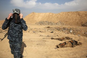 بالصور.. إكتشاف مقبرة جماعية بالعراق 5 العراق 2