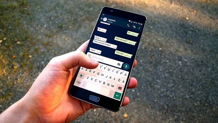 خطأ بسيط في استخدام «واتس أب» يفضح كل أسرارك