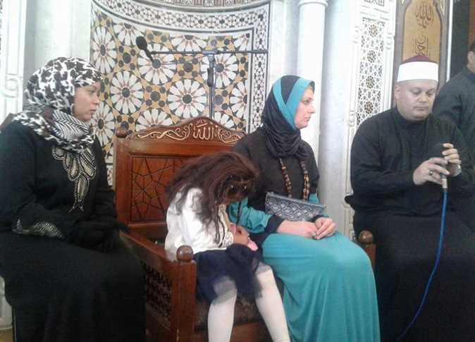 3 سائحات يشهرن إٍسلامهن أمام 44 ألف مصلي بالغردقة 17 شائحة تشهر اسلامها