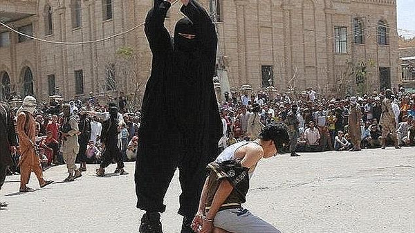 هذه هي نهاية الجزار الداعشي الذي قطع أكثر من 100 رأٍس 1 %D9%87%D8%B0%D9%87 %D9%87%D9%8A %D9%86%D9%87%D8%A7%D9%8A%D8%A9 %D8%A3%D8%A8%D9%88 %D8%B3%D9%8A%D8%A7%D9%81 %D8%A7%D9%84%D8%AF%D8%A7%D8%B9%D8%B4%D9%8A %D8%A7%D9%84%D8%B0%D9%8A %D9%82%D8%B7%D8%B9 %D8%A3%D9%83%D8%AB%D8%B1 %D9%85%D9%86 100 %D8%B1%D8%A3%D9%8D%D8%B3