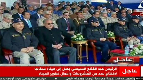 السيسي يطالب بتخفيف العمالة بميناء سفاجا 1 628