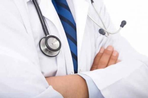 إخلاء سبيل 3 أطباء بكفالة فى واقعة وفاة مريض بالعاشر