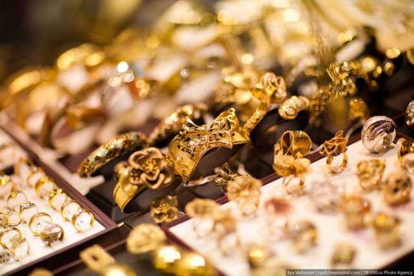 أسعار الذهب في بداية تعاملات الأسبوع بمصر