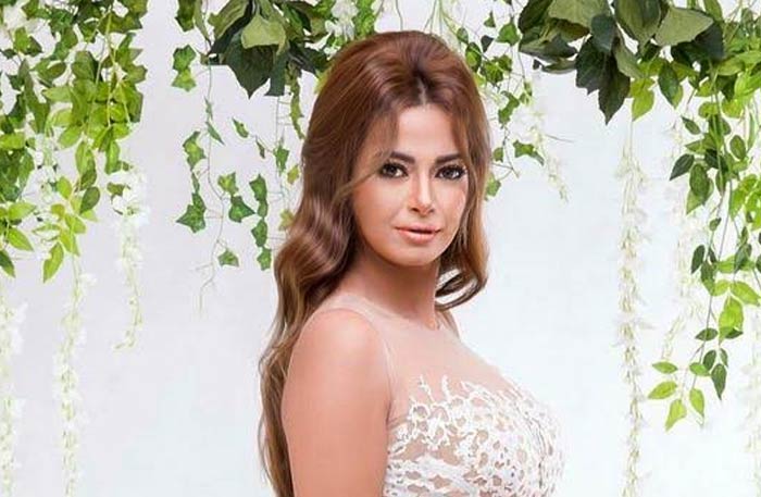 بالصور داليا مصطفى تختار إطلالة بيضاء في جلسة تصويرها الجديدة