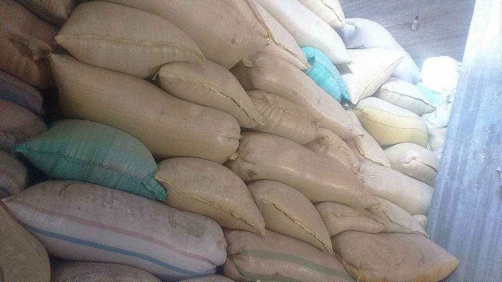 بالصور.. تفاصيل ضبط 150 طن أرز داخل مخزن بالزقازيق 3