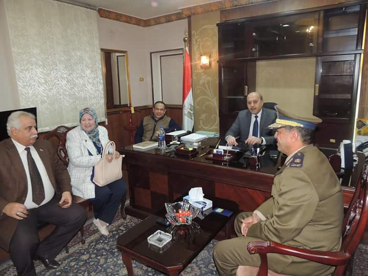 بالصور.. وكيل التعليم وبعض الطلاب يهنئون مدير أمن الشرقية بعيد الشرطة 12 بالصور.. وكيل التعليم وبعض الطلاب يهنئون مدير أمن الشرقية بعيد الشرطة 11