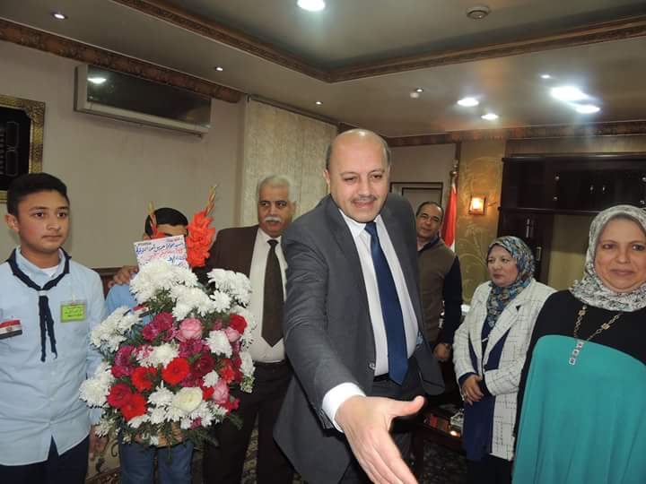 بالصور.. وكيل التعليم وبعض الطلاب يهنئون مدير أمن الشرقية بعيد الشرطة 6 بالصور.. وكيل التعليم وبعض الطلاب يهنئون مدير أمن الشرقية بعيد الشرطة 5