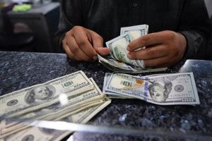 تعرف على سعر الدولار اليوم لدى 7 بنوك