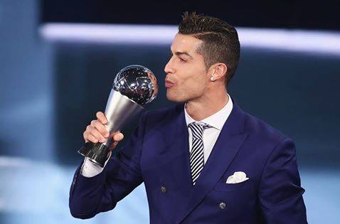 رونالدو يتوج بجائزة الفيفا لأفضل لاعب في العالم 2016