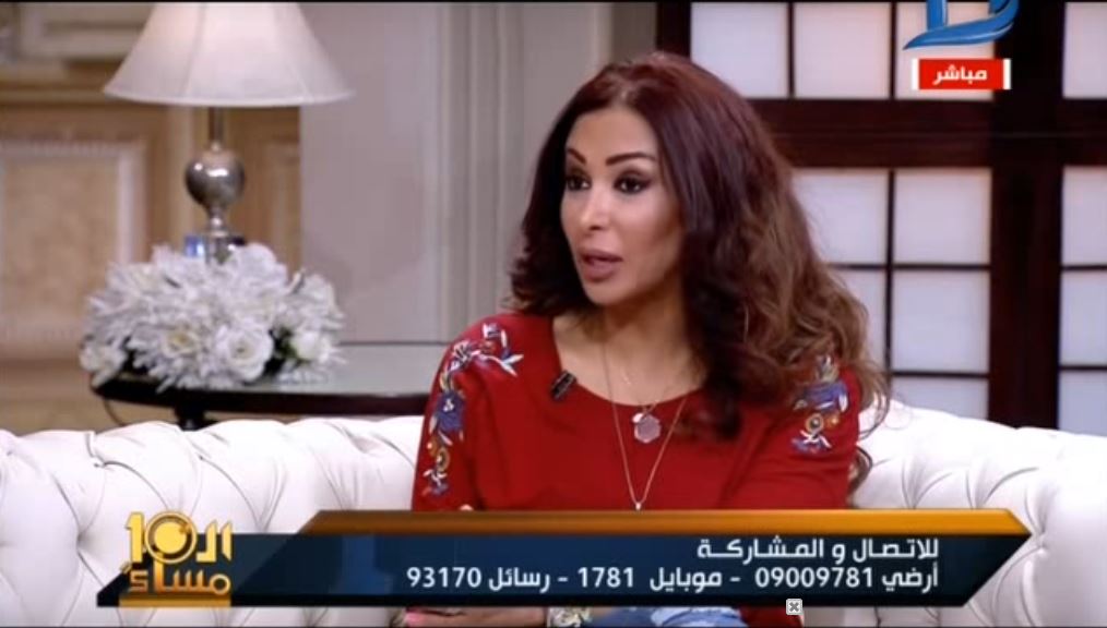 شاهيناز تكشف أسباب خلع الحجاب