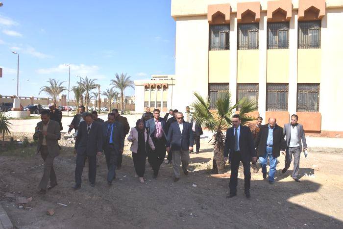 محافظ الشرقية يتفقد أعمال صيانة مدرسة سلطان العويس الصناعية بالعاشر من رمضان 1 محافظ الشرقية 4