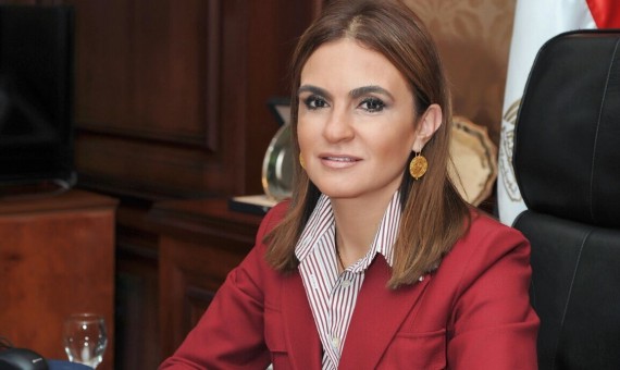 وزيرة التعاون الدولى هيجى يوم نقرض فيه الدول بس شويه كدا