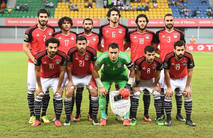 4 طائرات تحمل شخصيات عامة وجماهير لدعم «الفراعنة»