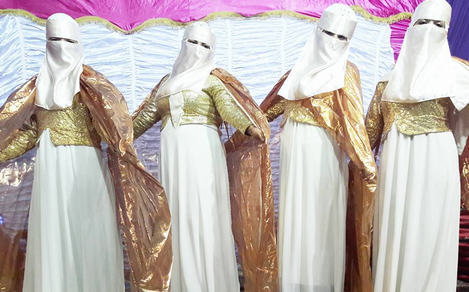 4 منتقبات ينشئن فرقة أفراح إسلامية