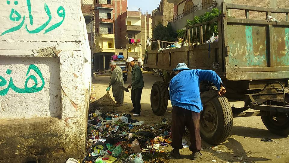 بالصور.. استمرار أعمال رفع القمامة من شوارع فاقوس 4 استمرار أعمال رفع القمامة من شوارع فاقوس 3