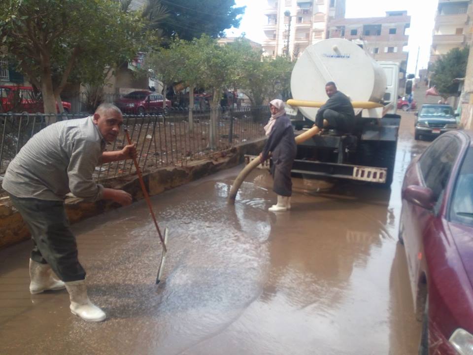 بالصور.. رفع تجمعات مياة الأمطار من شوارع ههيا2