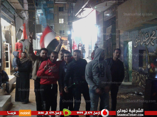 بالصور.. شوارع كفر صقر تتزين بالأعلام قبل مباراة مصر والكاميرون 3 بالصور.. شوارع مدينة كفر صقر تتزين بالأعلام قبل مباراة مصر والكاميرون 2