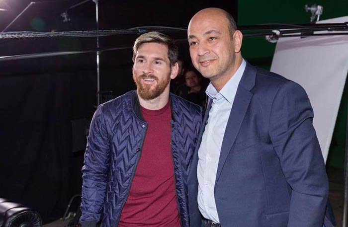 بالفيديو.. ميسي يرفض ترديد جملة «أحب مصر»