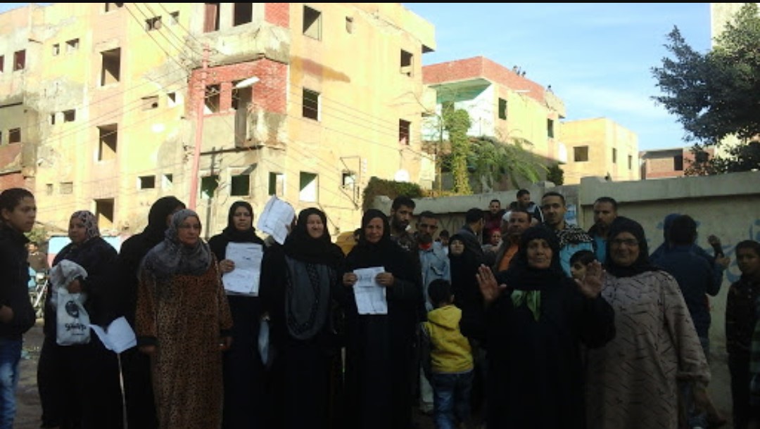 عشرات الأسر مهددة بالطرد من مساكن السنيطة بفاقوس 1 عشرات الأسر مهددة بالطرد من مساكن السنيطة بفاقوس