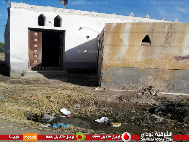 بالصور.. مسجد عزبة «عطالة» بكفر صقر متهالك والطريق المؤدي للقرية لا يصلح 2 مسجد عزبة «عطالة» بكفر صقر متهالك والطريق المؤدي للقرية لا يصلح