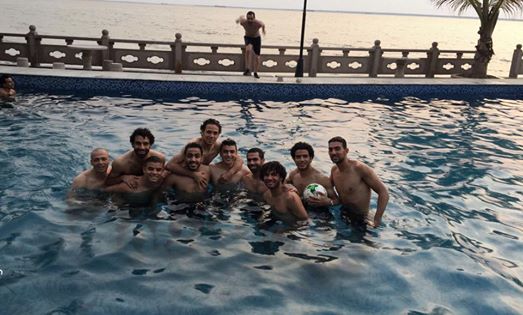 منتخب مصر يستعد للكاميرون في «حمام السباحة»