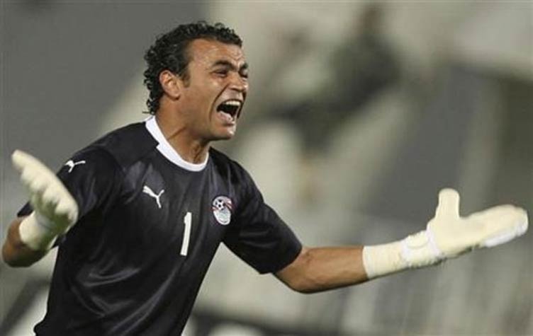 ميدو يطرد الحضري من معسكر دجلة قبل لقاء الأهلي