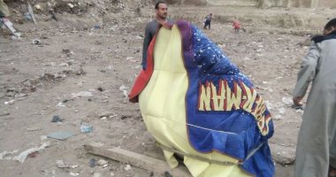 كيف وصلت بطانية «سبايدر مان» لتمثال رمسيس بالمطرية 1 %D9%83%D9%8A%D9%81 %D9%88%D8%B5%D9%84%D8%AA %D8%A8%D8%B7%D8%A7%D9%86%D9%8A%D8%A9 %C2%AB%D8%B3%D8%A8%D8%A7%D9%8A%D8%AF%D8%B1 %D9%85%D8%A7%D9%86%C2%BB %D9%84%D8%AA%D9%85%D8%AB%D8%A7%D9%84 %D8%B1%D9%85%D8%B3%D9%8A%D8%B3 %D8%A8%D8%A7%D9%84%D9%85%D8%B7%D8%B1%D9%8A%D8%A9