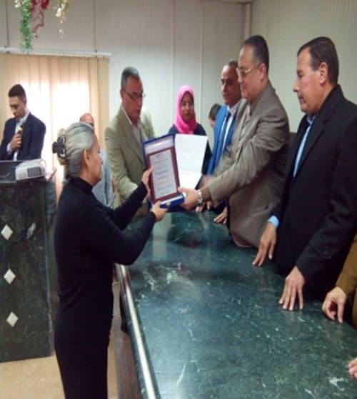 مدير التأمين الصحي بالشرقية يكرم 4 من أمهات الشهداء في عيد الأم 2 2مدير التأمين الصحي بالشرقية يكرم 4 من أمهات الشهداء في عيد الأم