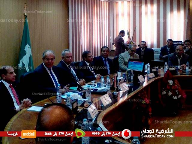 محافظ الشرقية يستقبل وزير التنمية المحلية في أولى زيارته للمحافظة 3 FKHNEFJEE