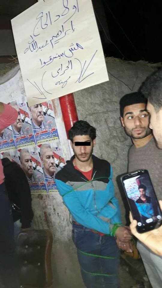 الأهالي تمسك بأحد اللصوص ويقيدوه بعمود إنارة بأبوكبير 16 أبو كبير