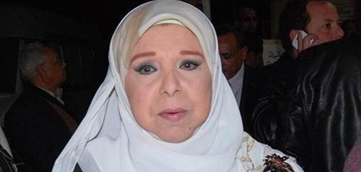 بالصور .. حصول «مديحة حمدي» على لقب الأم المثالية لعام 2017